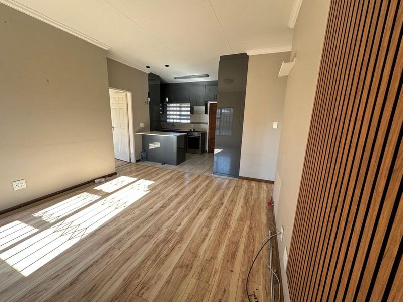 Townhouse For Sale in Terra Nova - Photo 6