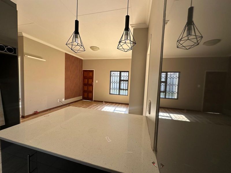 Townhouse For Sale in Terra Nova - Photo 5