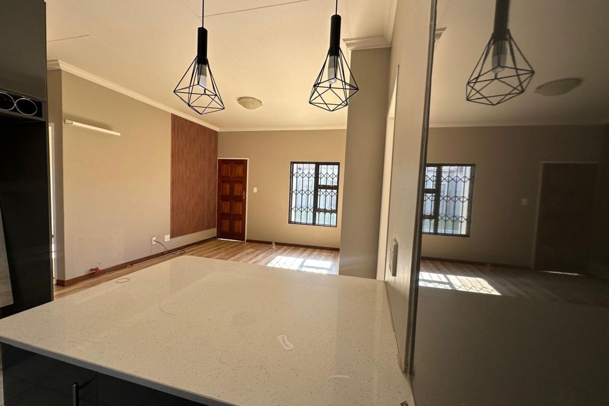 Townhouse For Sale in Terra Nova - Photo 5