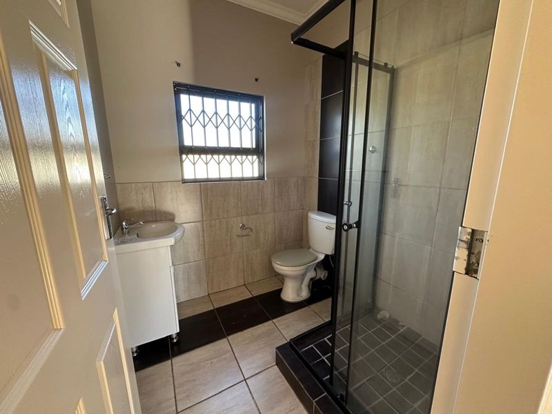 Townhouse For Sale in Terra Nova - Photo 10