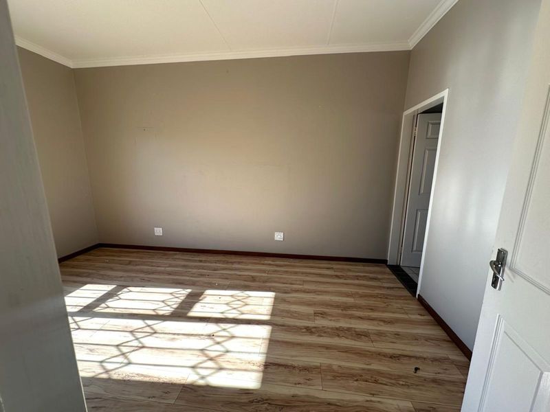 Townhouse For Sale in Terra Nova - Photo 9