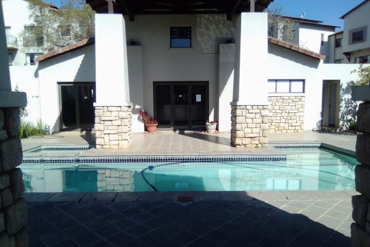 Apartment For Sale in Sunninghill - Photo 4