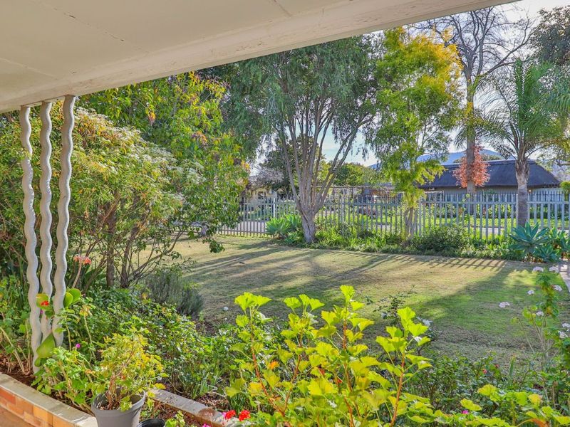 House For Sale in Robertson Central - Photo 2