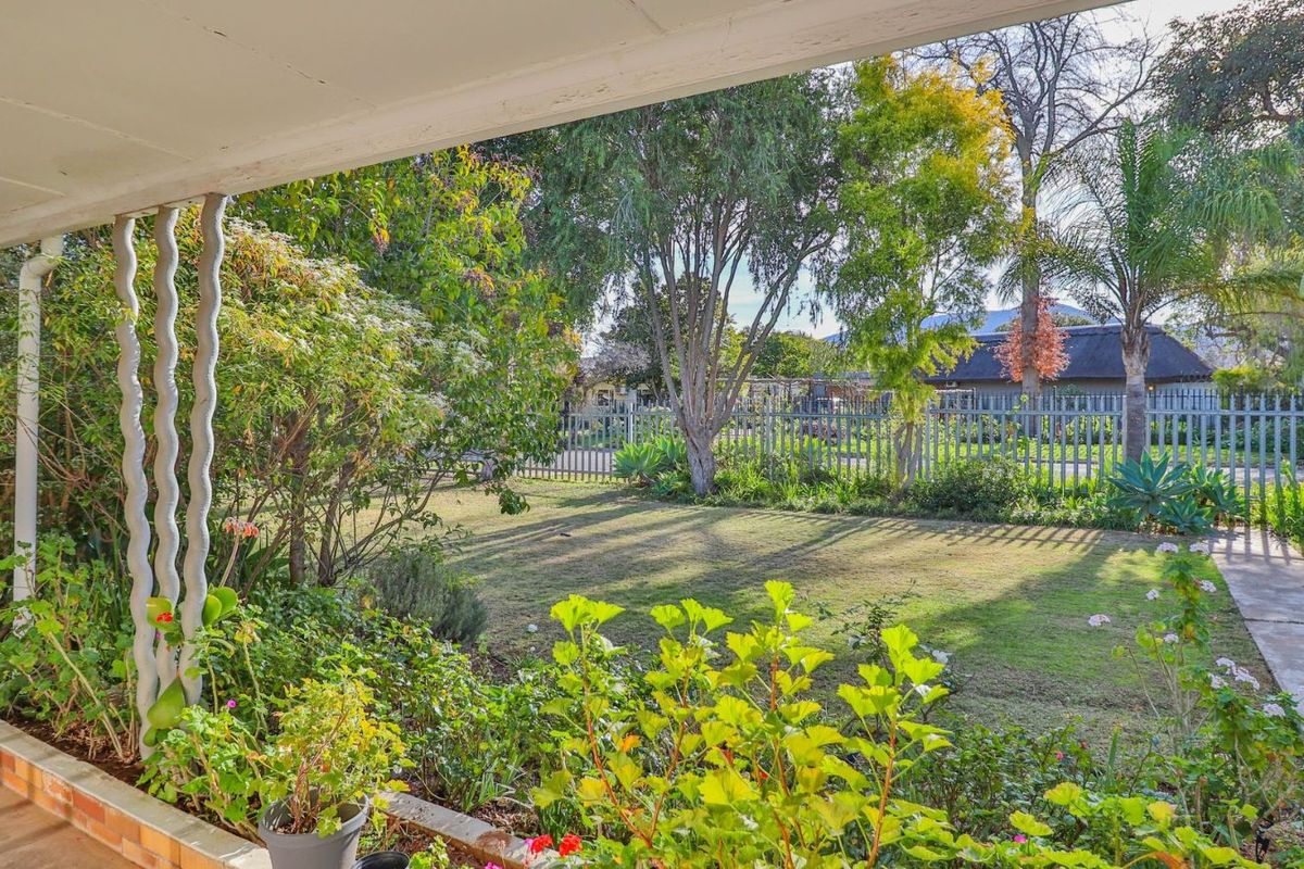 House For Sale in Robertson Central - Photo 2