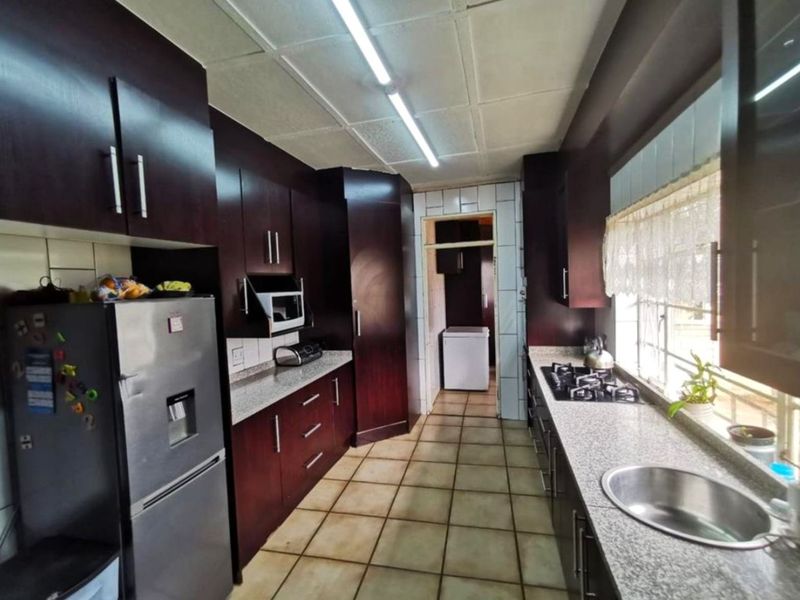 House For Sale in Krugersdorp North - Photo 2