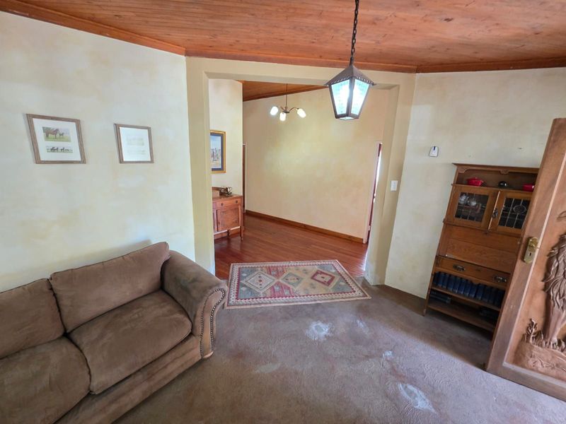 House For Sale in Beaconsfield - Photo 3