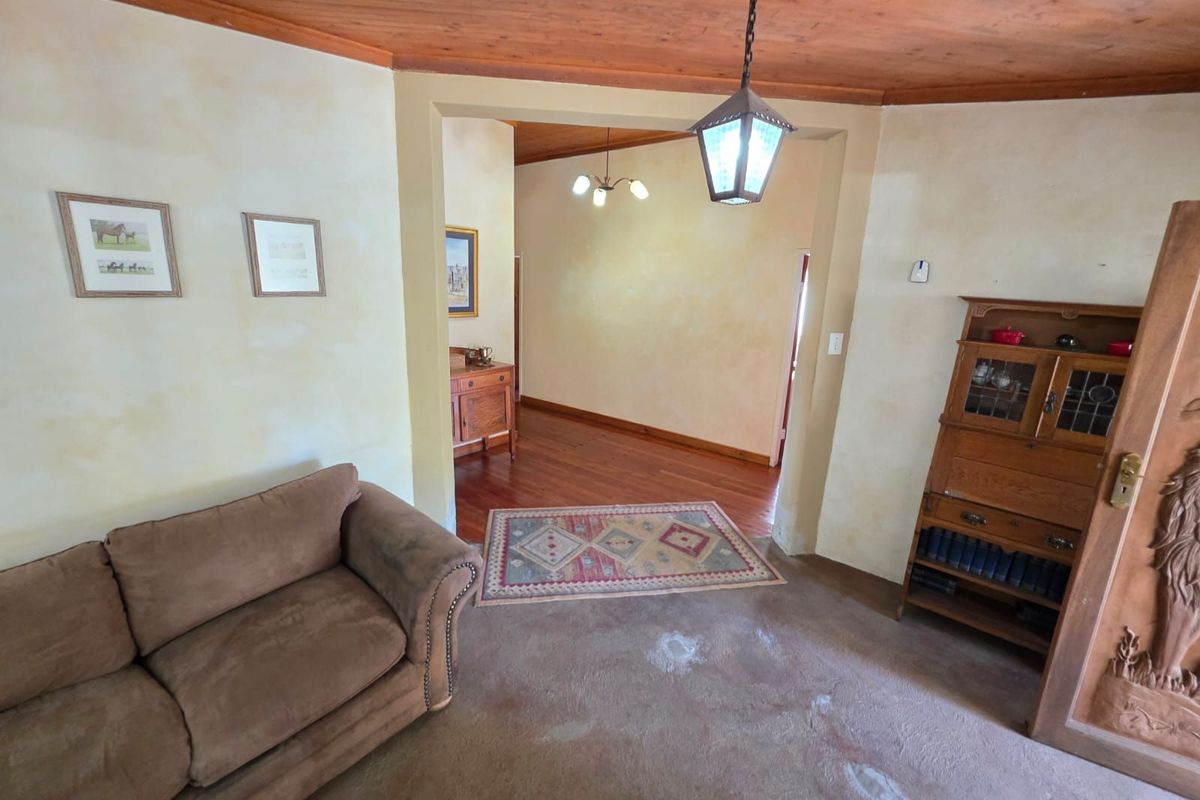 House For Sale in Beaconsfield - Photo 3