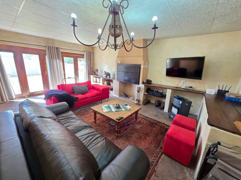 House For Sale in Beaconsfield - Photo 4