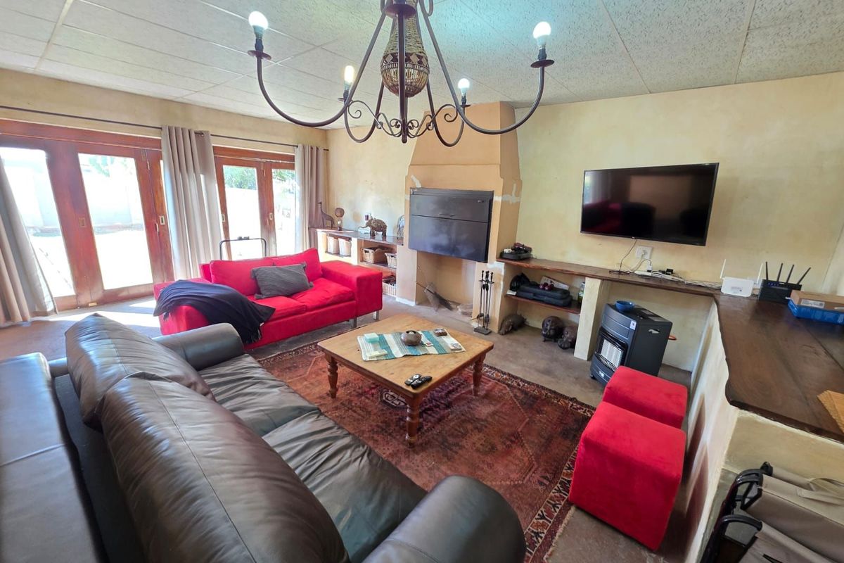 House For Sale in Beaconsfield - Photo 4