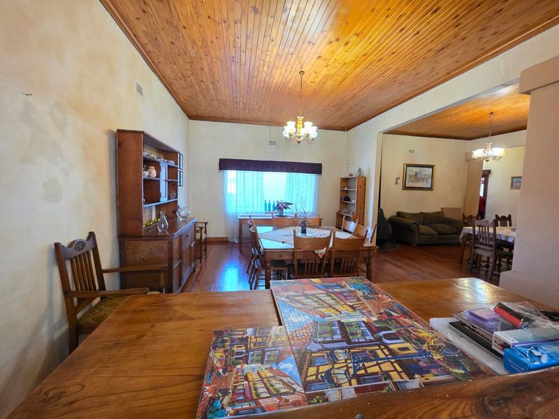 House For Sale in Beaconsfield - Photo 8