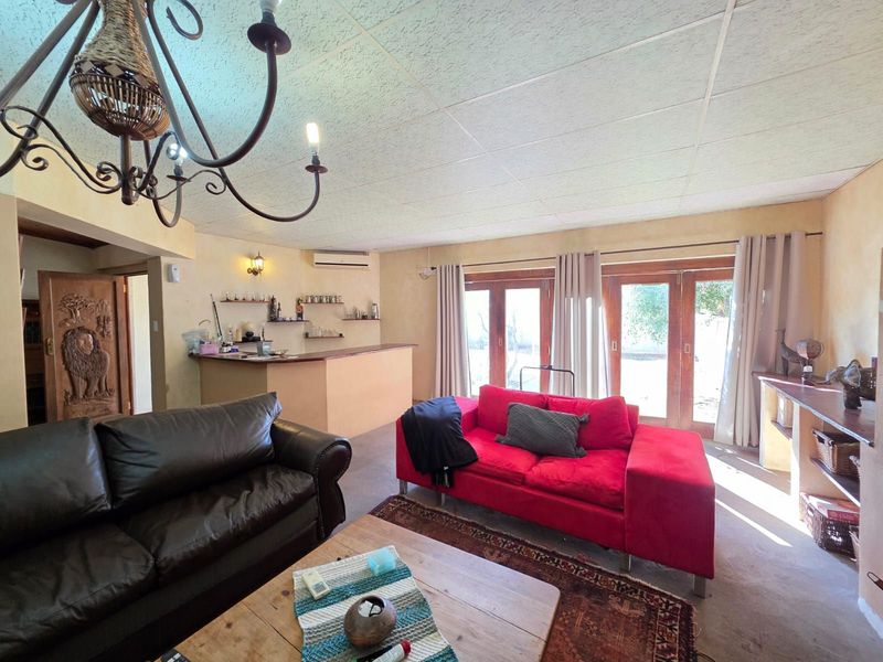 House For Sale in Beaconsfield - Photo 2