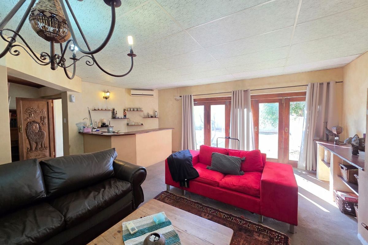 House For Sale in Beaconsfield - Photo 2