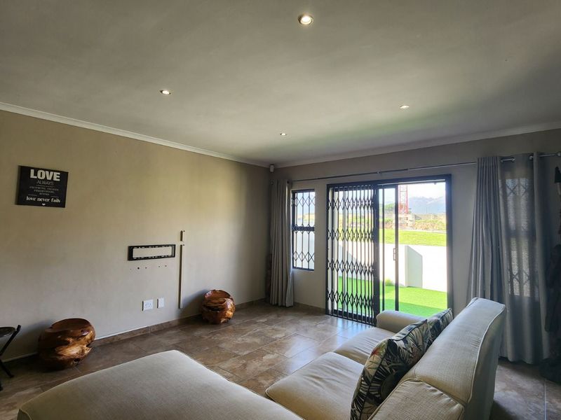 House For Sale in Fairview Golf Estate - Photo 8