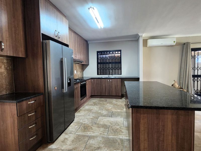 House For Sale in Fairview Golf Estate - Photo 4