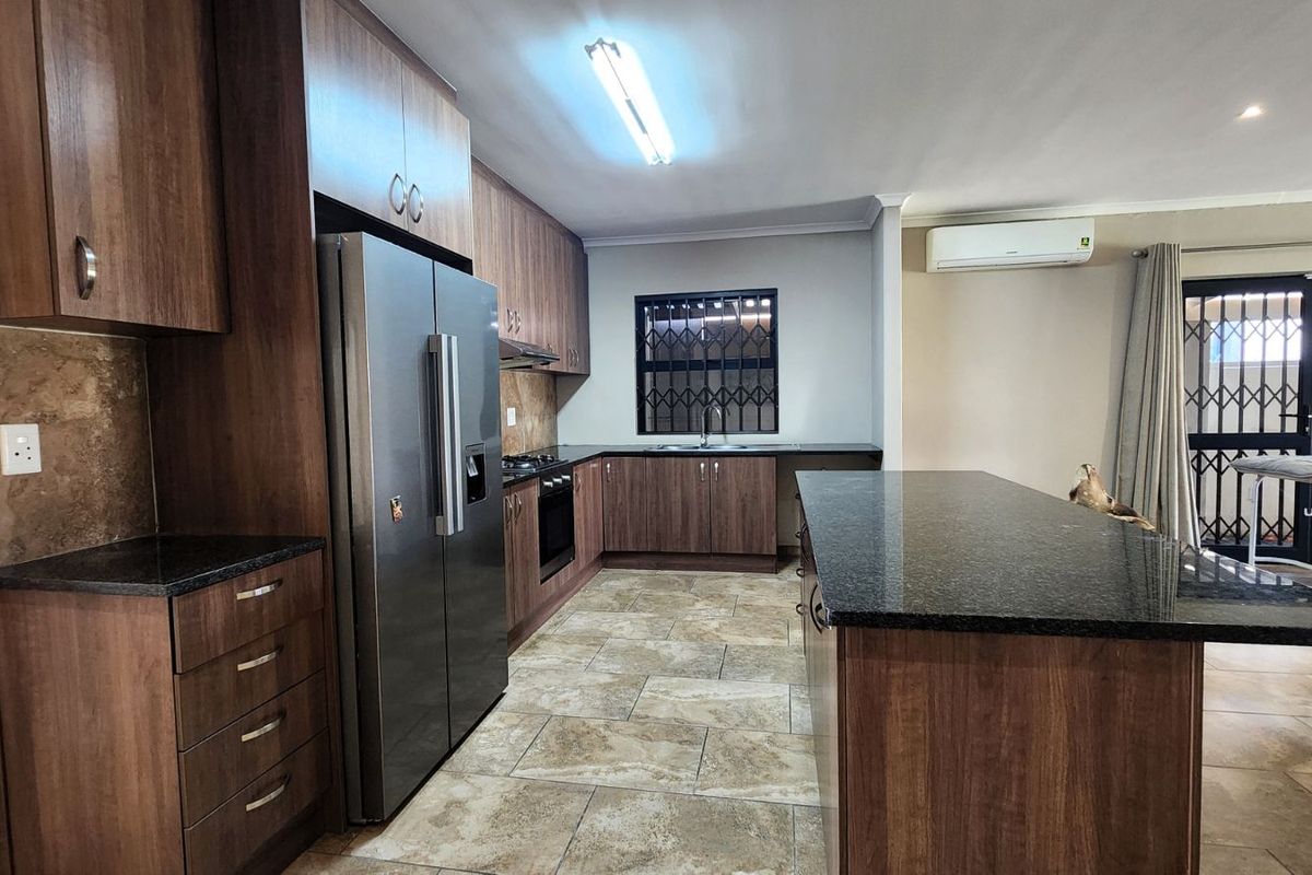 House For Sale in Fairview Golf Estate - Photo 4