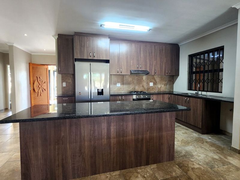 House For Sale in Fairview Golf Estate - Photo 5