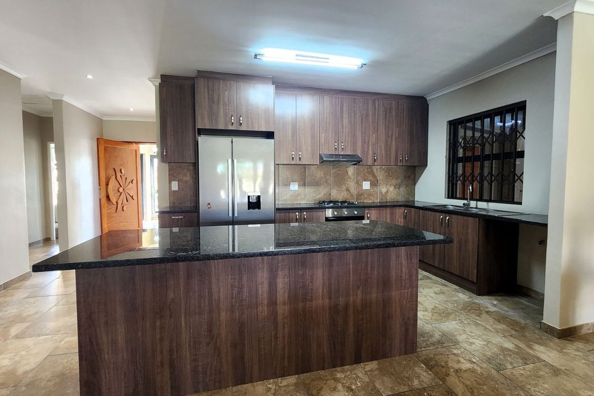 House For Sale in Fairview Golf Estate - Photo 5