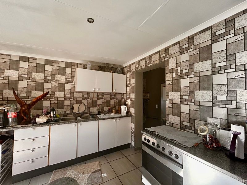 House For Sale in Valhalla - Photo 2