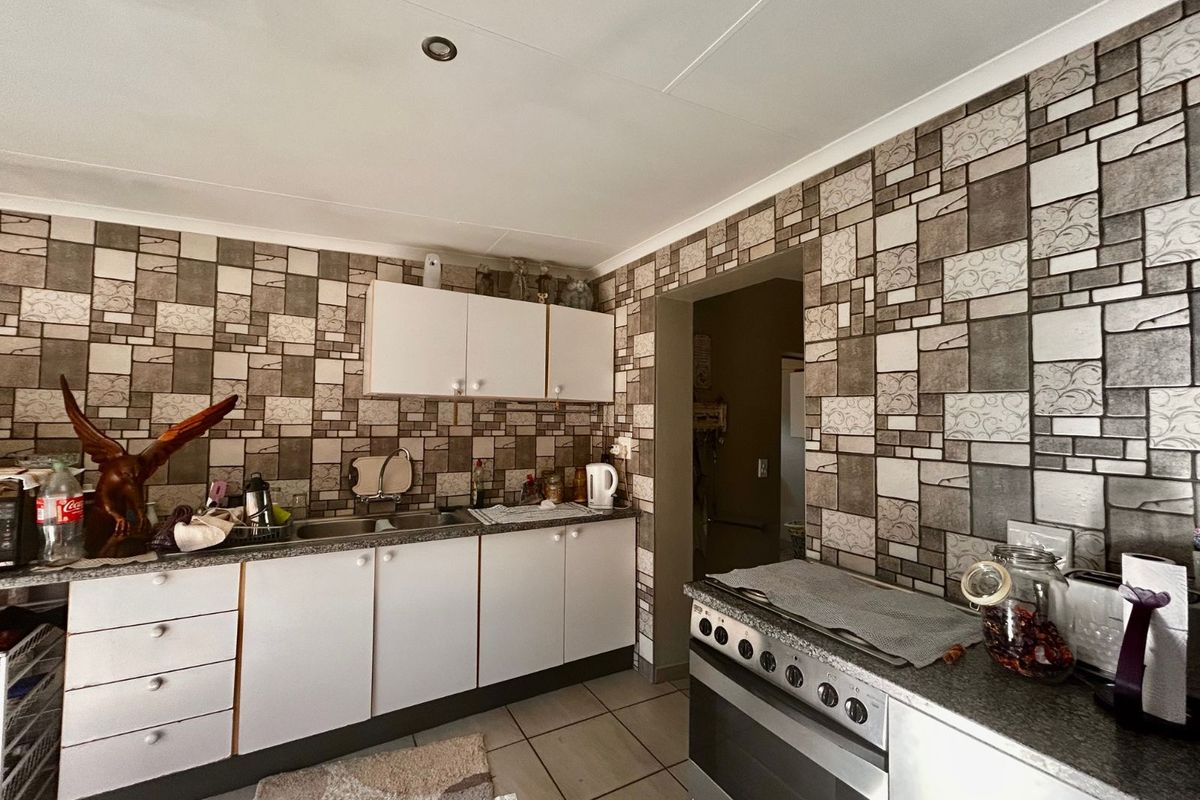 House For Sale in Valhalla - Photo 2