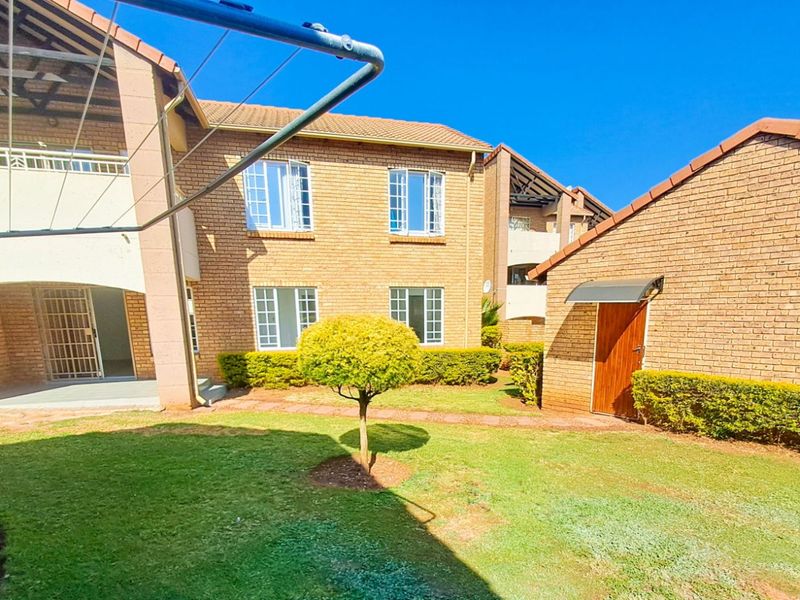 Apartment For Sale in Die Hoewes - Photo 3