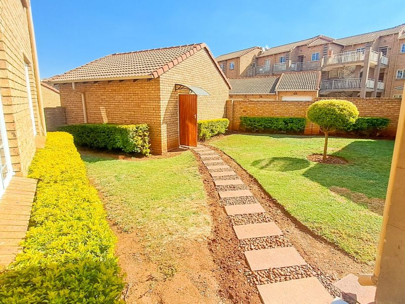 Apartment For Sale in Die Hoewes - Photo 9