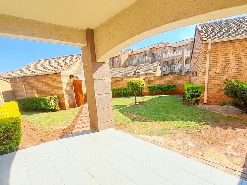 Apartment For Sale in Die Hoewes - Photo 8