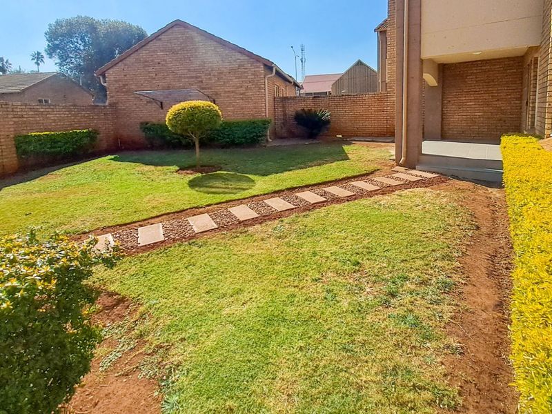 Apartment For Sale in Die Hoewes - Photo 6