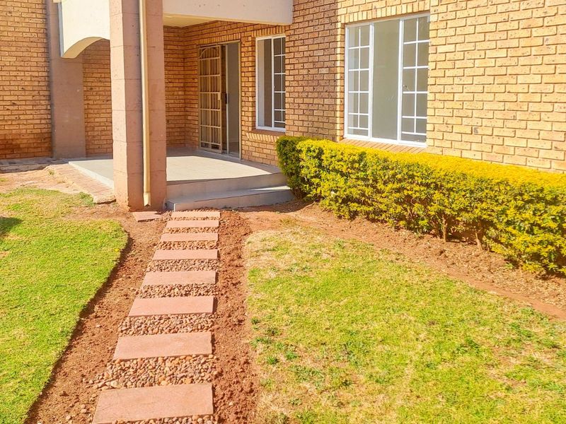 Apartment For Sale in Die Hoewes - Photo 4