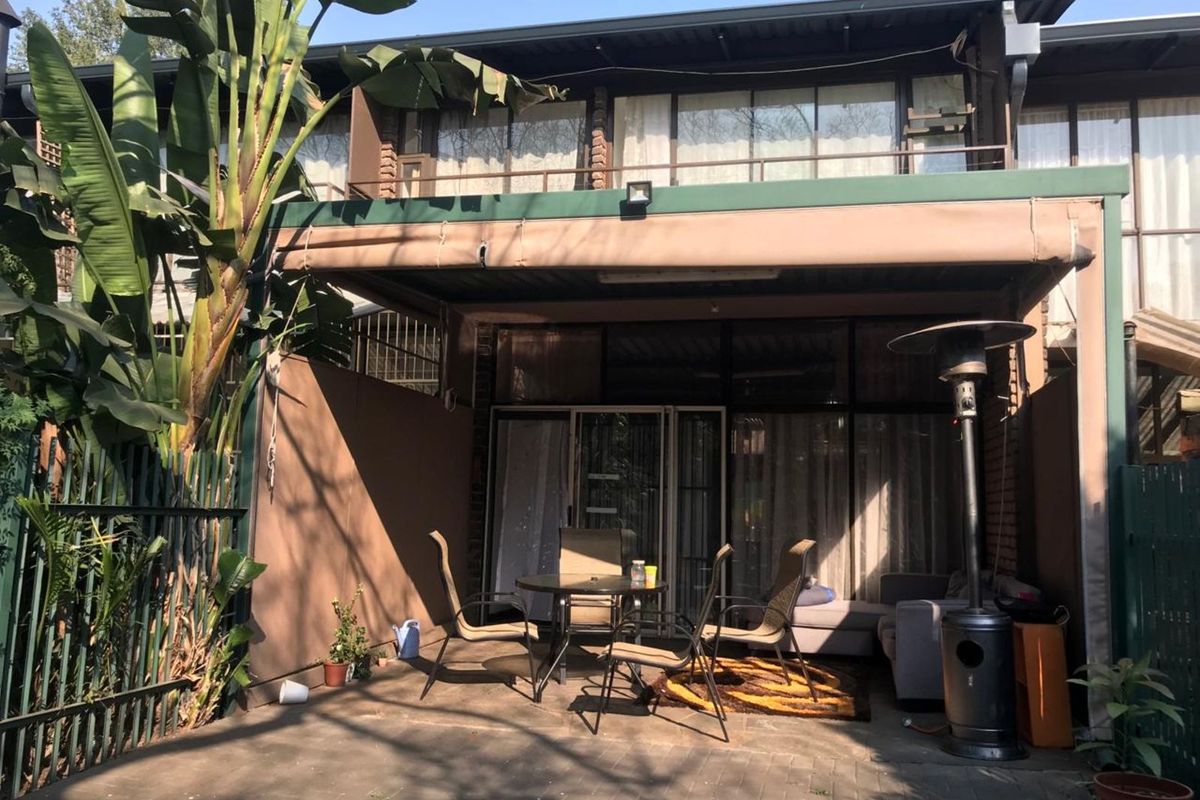 Townhouse For Sale in Meyerspark - Photo 3