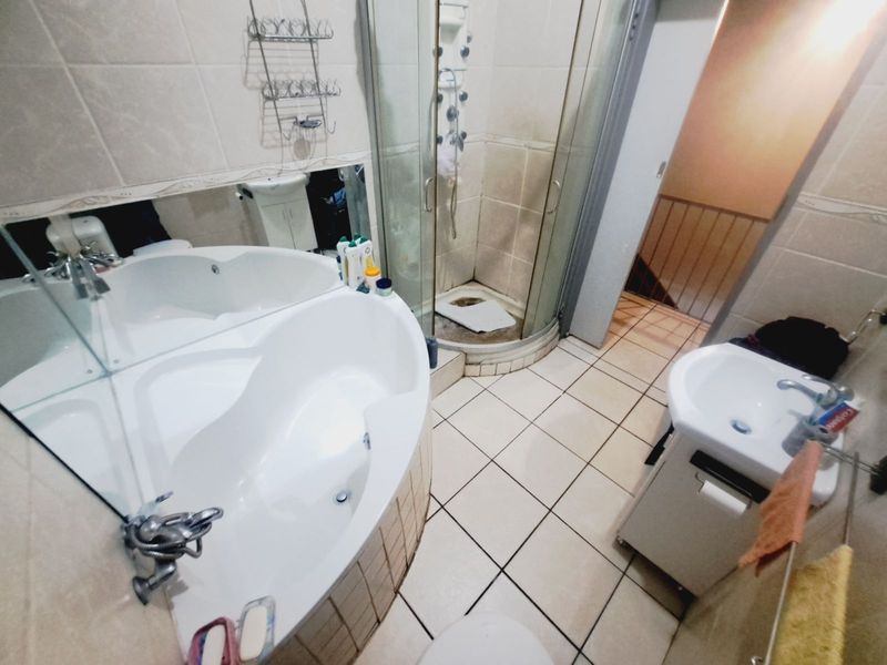 Townhouse For Sale in Meyerspark - Photo 5