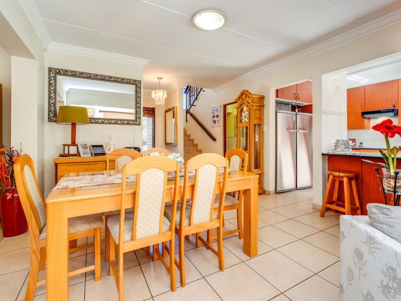 Townhouse For Sale in Willowbrook - Photo 10