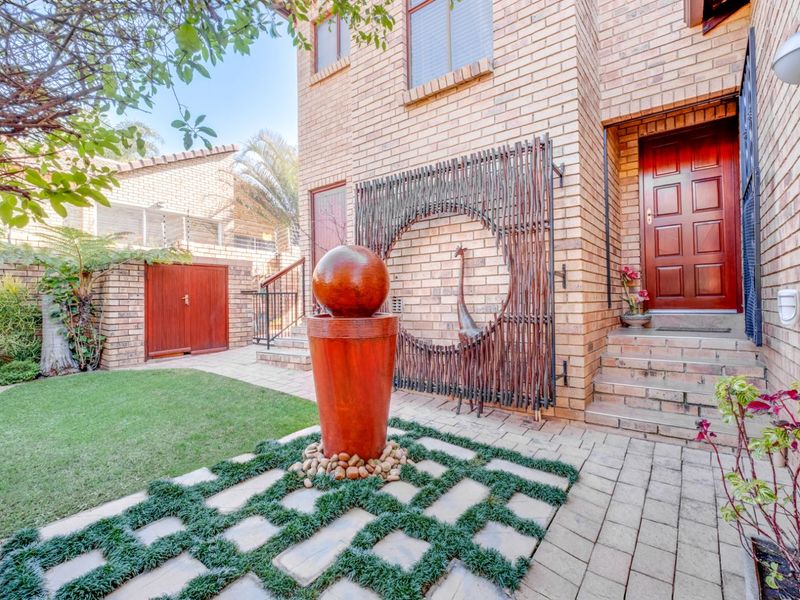 Townhouse For Sale in Willowbrook - Photo 2