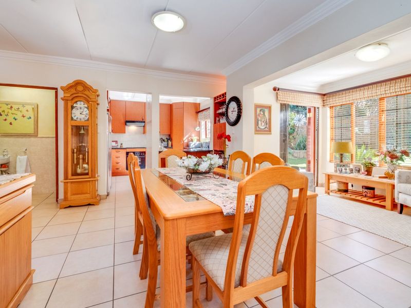 Townhouse For Sale in Willowbrook - Photo 9