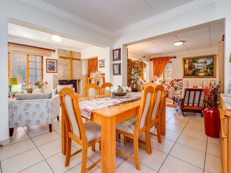 Townhouse For Sale in Willowbrook - Photo 7