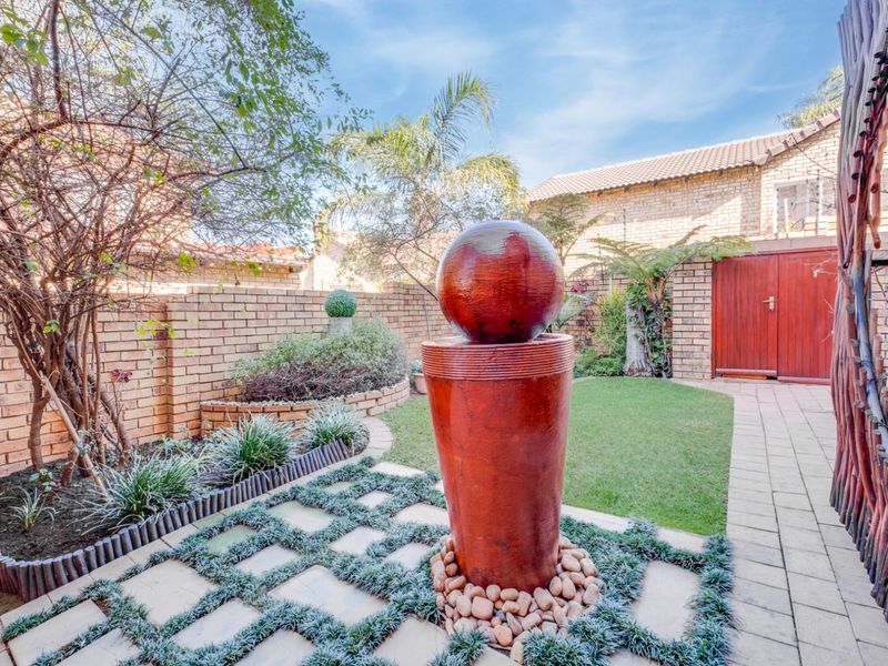 Townhouse For Sale in Willowbrook - Photo 3