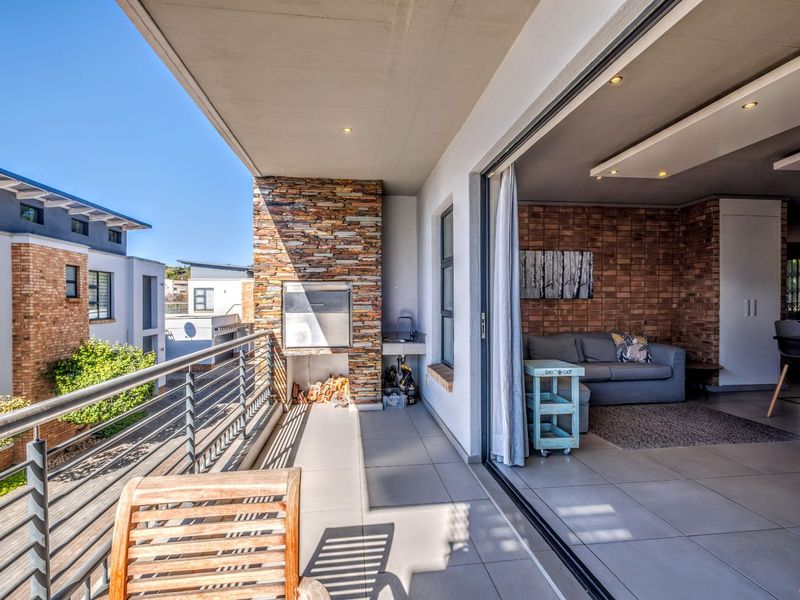 Apartment For Sale in Waterkloof - Photo 2