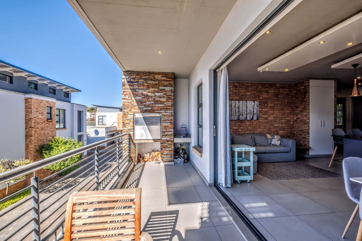 Apartment For Sale in Waterkloof - Photo 2