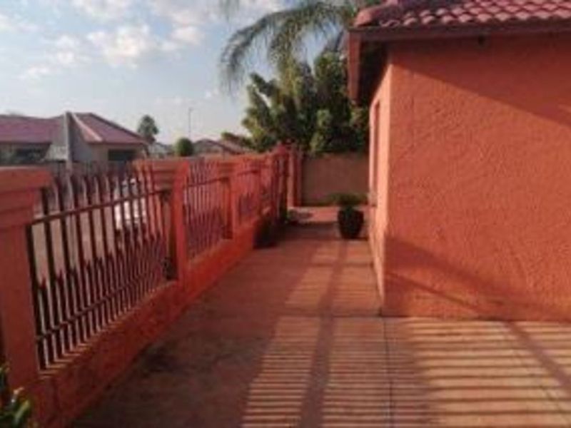 House For Sale in The Orchards - Photo 6