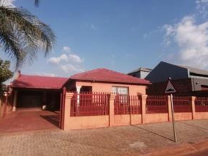 House For Sale in The Orchards - Photo 2