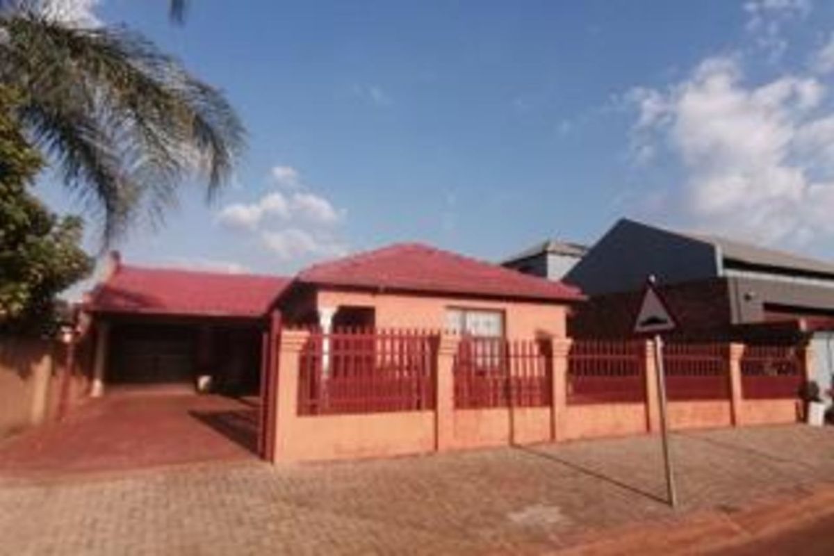 House For Sale in The Orchards - Photo 2