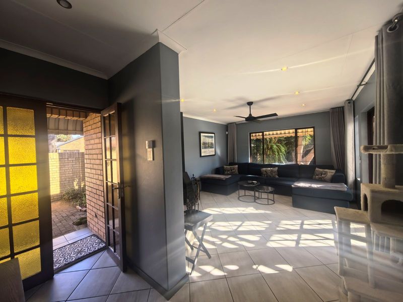 House For Sale in Eldoraigne - Photo 3