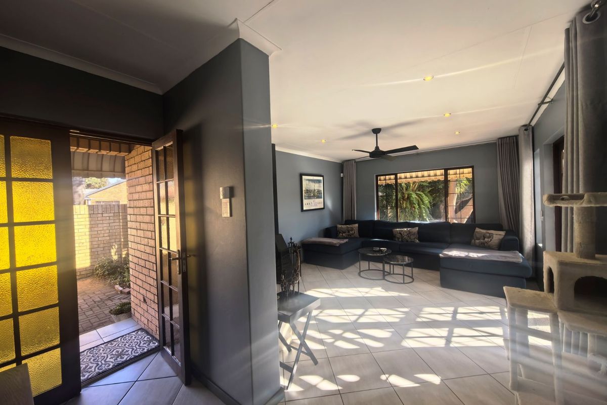 House For Sale in Eldoraigne - Photo 3