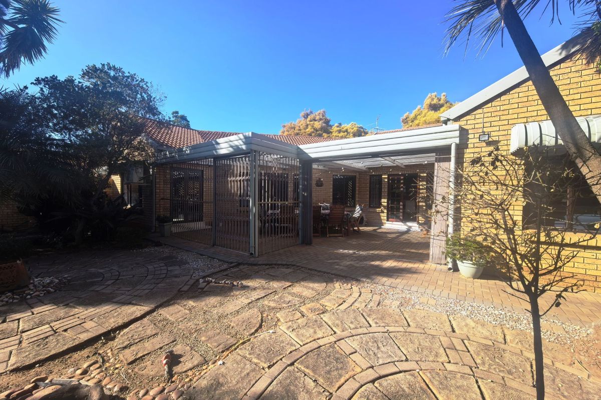 House For Sale in Eldoraigne - Photo 2
