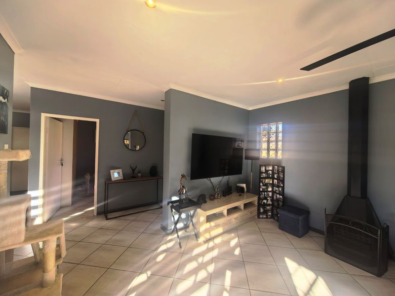 House For Sale in Eldoraigne - Photo 5