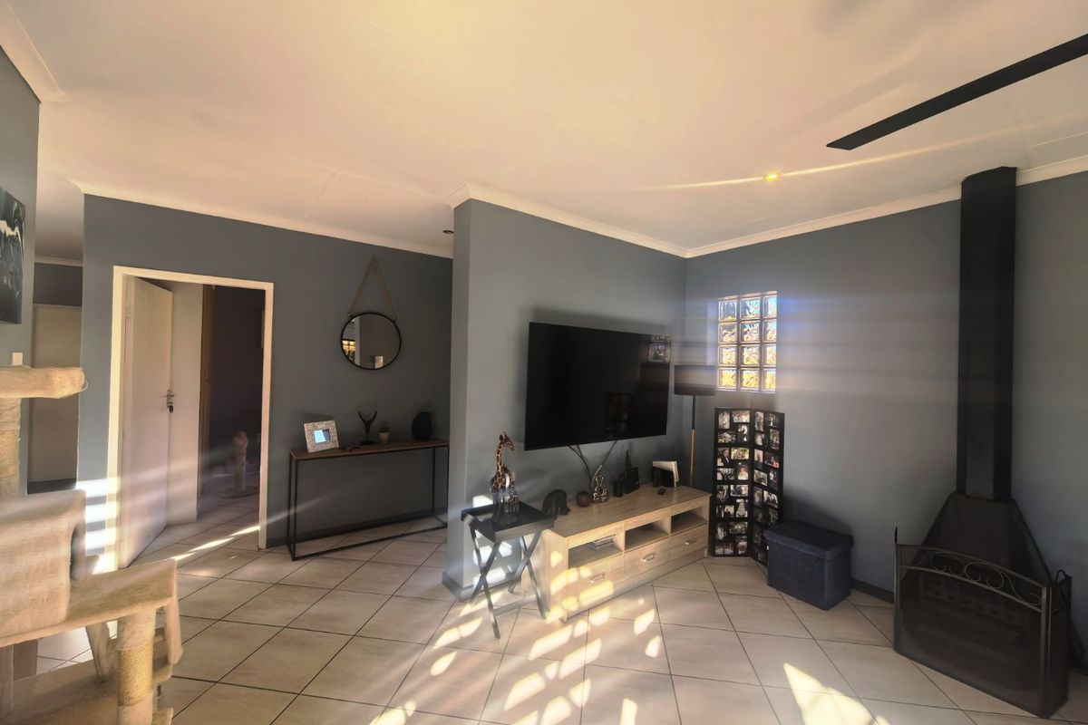 House For Sale in Eldoraigne - Photo 5