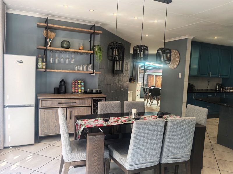 House For Sale in Eldoraigne - Photo 7