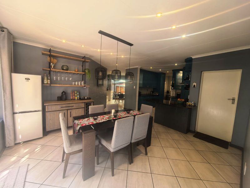 House For Sale in Eldoraigne - Photo 6
