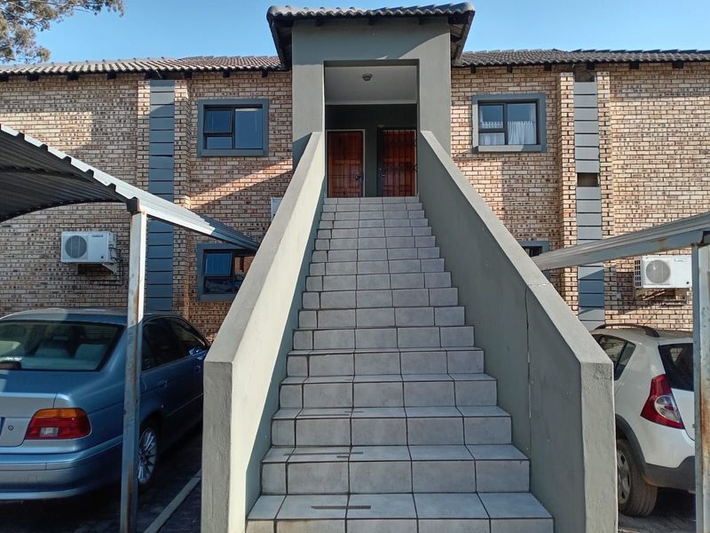 Apartment For Sale in Helderkruin - Photo 5