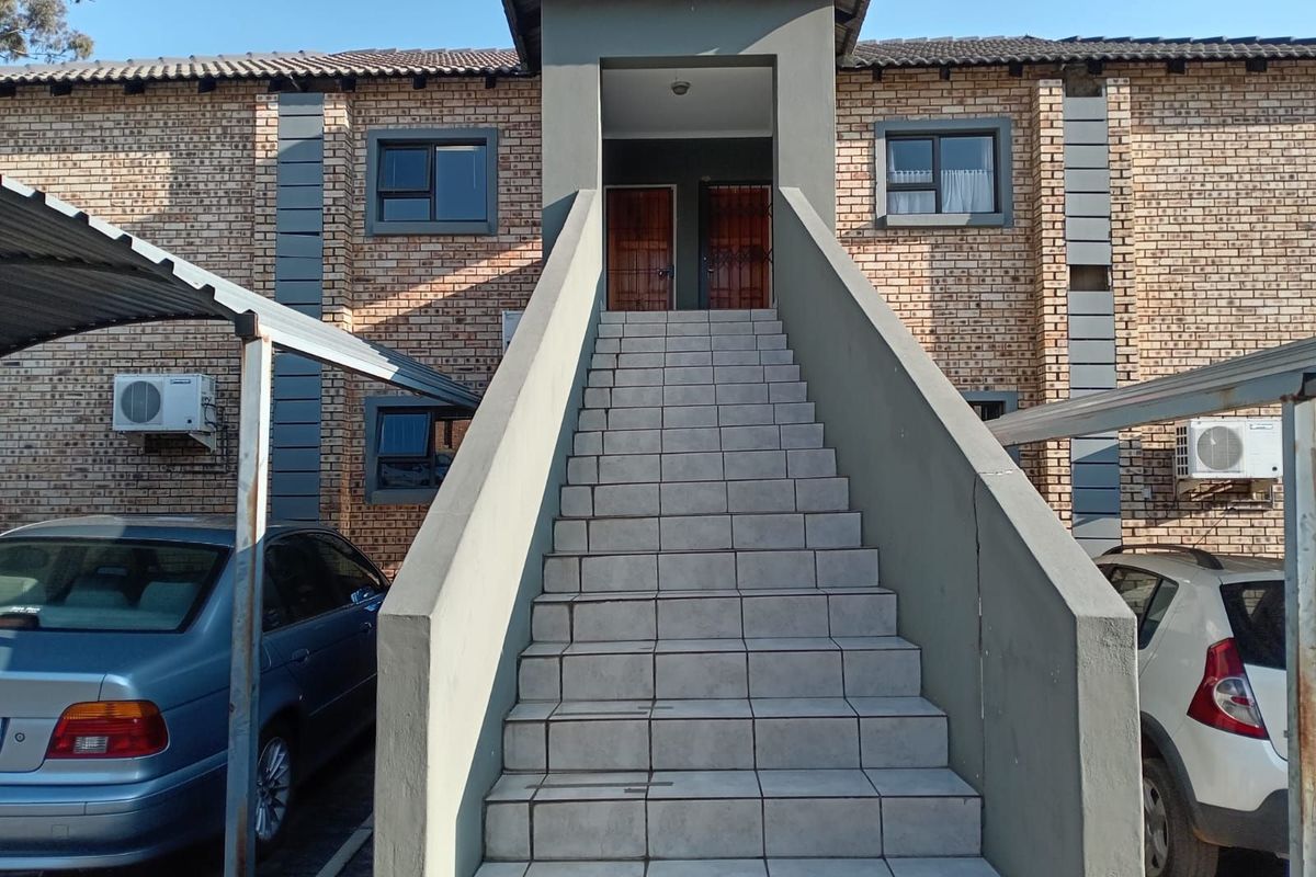 Apartment For Sale in Helderkruin - Photo 5