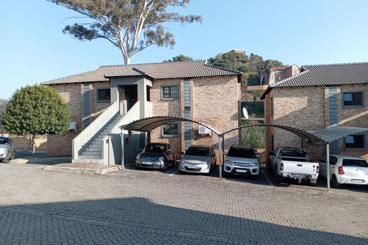 Apartment For Sale in Helderkruin - Photo 4